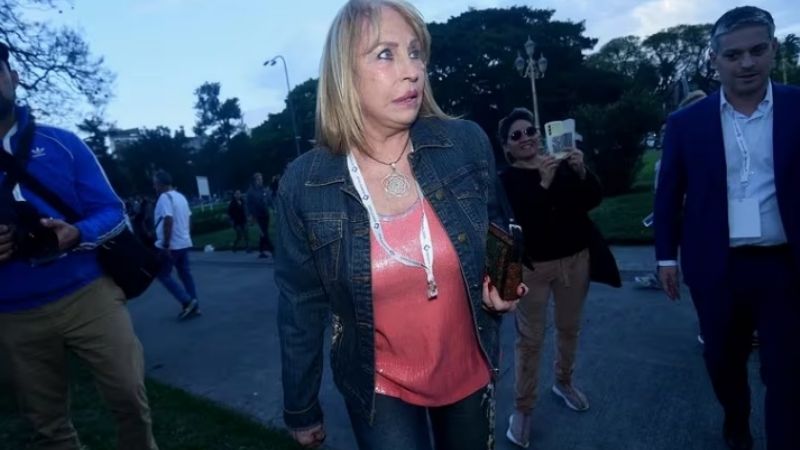 Internaron a la mamá del Presidente por un pico de presión