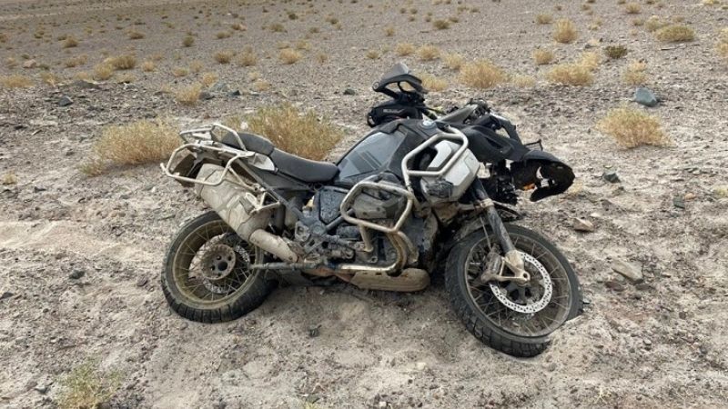 Motociclista brasilero herido tras chocar contra un camélido