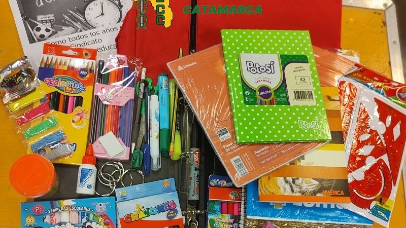 Entrega de kit escolares para empleados de comercio