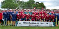 TODO EL PLANTEL de Independiente de San Antonio, que hoy pasó por Chumbicha, debutando en el Provincial 2024.