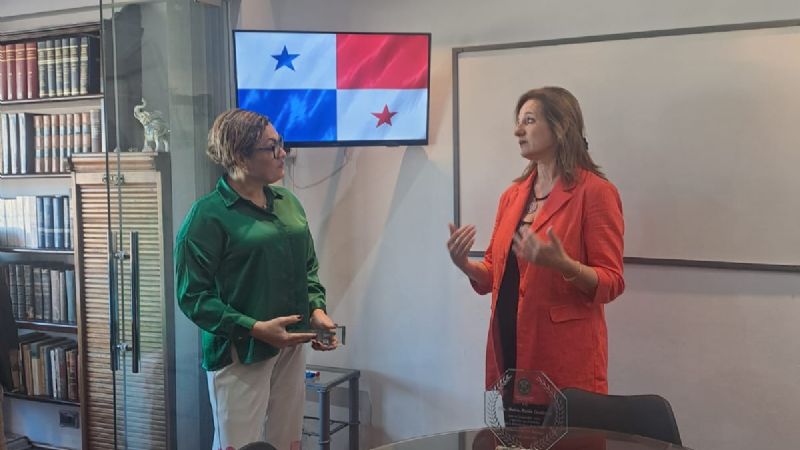 Reconocimiento a profesional catamarqueña