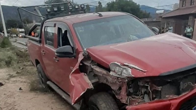 Manejaba ebrio y destrozó la Hilux