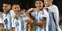 FESTEJO de los pibes de Mascherano en uno de los goles a Uruguay.