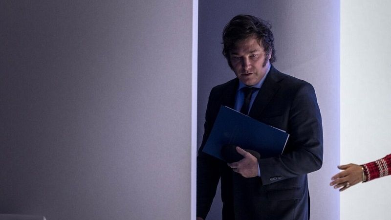 Fuerte caída de Milei en las encuestas