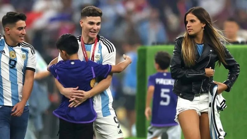 Gran gesto de Julián con una familia argentina