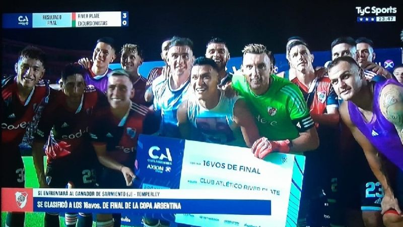 River goleó 3-0 a Excursionistas