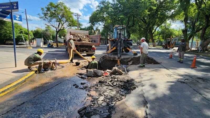 Se rompió un caño de agua y hay problemas con el abastecimiento