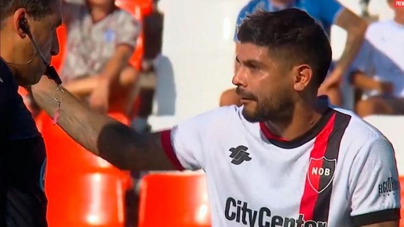 Banega se disculpó con el árbitro Rapallini