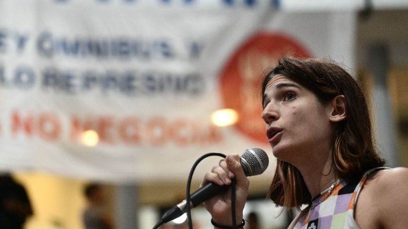 Tarifazo en el transporte: molinetazos en las estaciones de subte