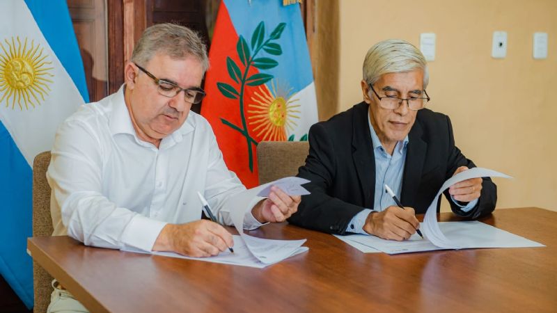 Raúl garantizó el financiamiento para el cuerpo docente de la carrera de Medicina 