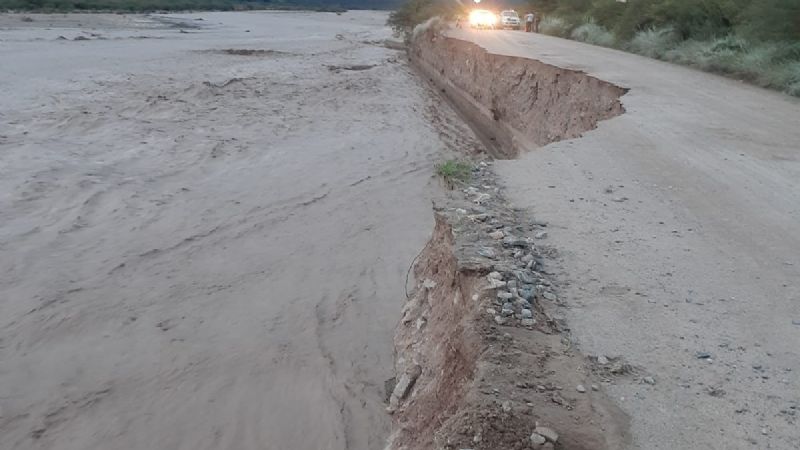 La crecida del Río Belén produjo daños y serias erosiones en la calzada