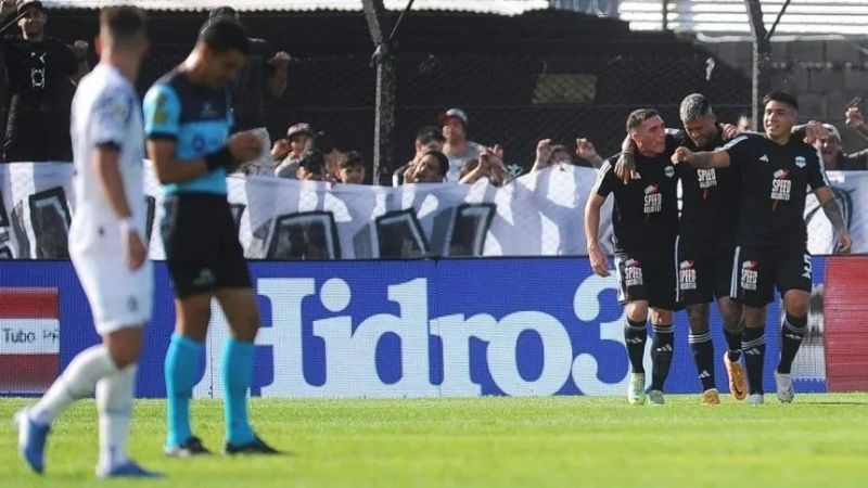 Riestra dio el golpe ante Independiente