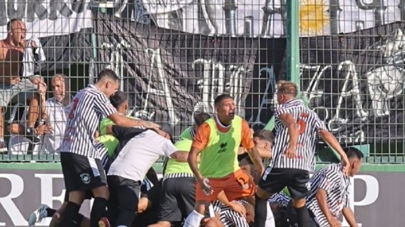 Batacazo de El Porvenir, eliminando a Lanús