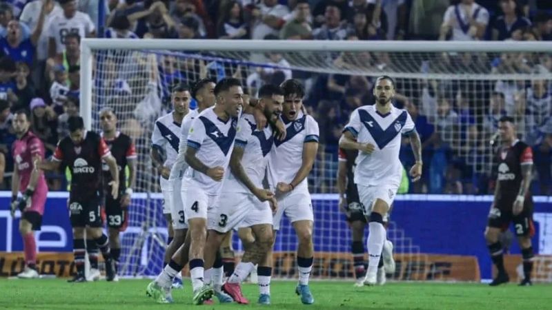 Le cuesta todo; pero Vélez ganó y lidera