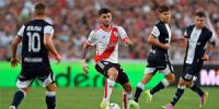 SIMÓN jugó en su puesto de volante derecho y mostró su mejor nivel en River.