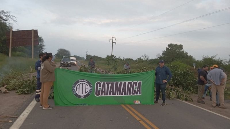 Municipales de Belén continúan con el corte de ruta