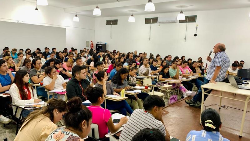 Con más de 300 estudiantes, empezó la carrera de Técnico en Administración Pública en Los Altos