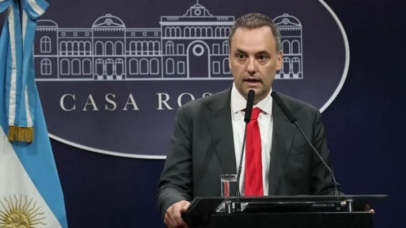 Mensaje de Adorni: “Saluden a TELAM, que se va…”