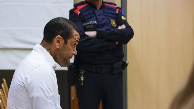 Alves en libertad provisional por un millón de euros