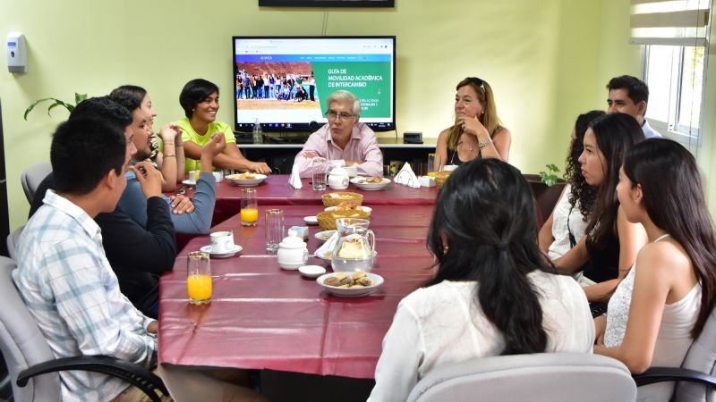 UNCA: el Rector recibió a estudiantes extranjeros