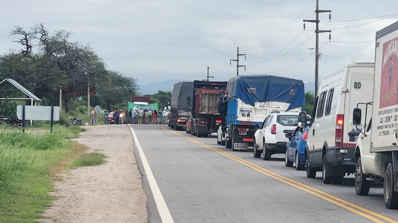 Bañado de Ovanta: Municipales cortan ruta 64