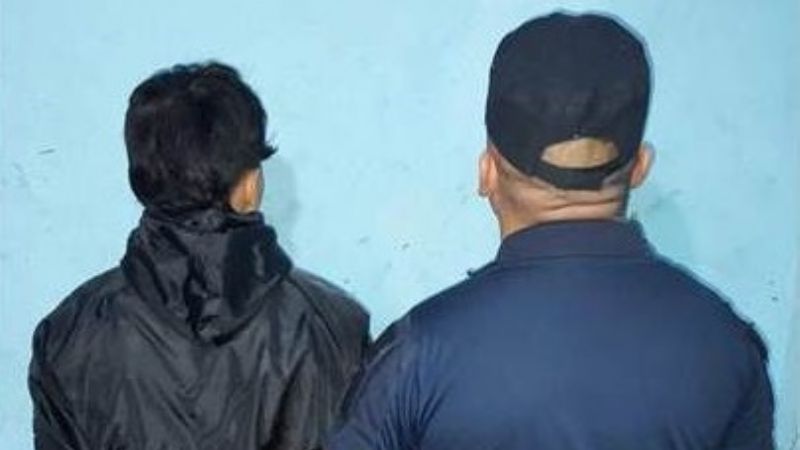 Tomó un remis, no quiso pagar el viaje, y lo llevaron a la comisaría