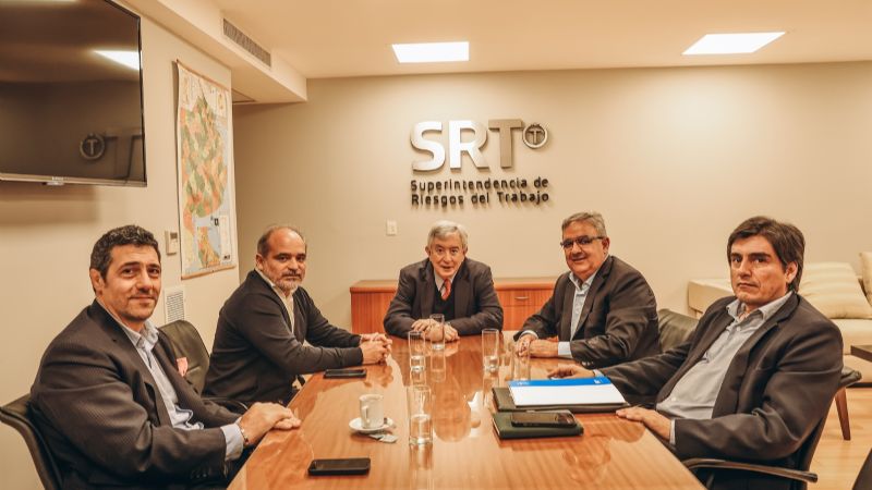 Reunión del gobernador Jalil con funcionario nacional