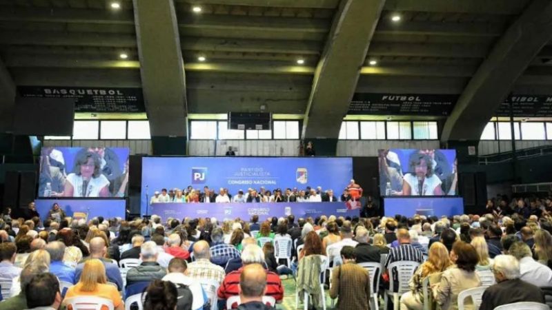 Congreso del PJ: se aceptó licencia de Alberto y habrá conducción colegiada