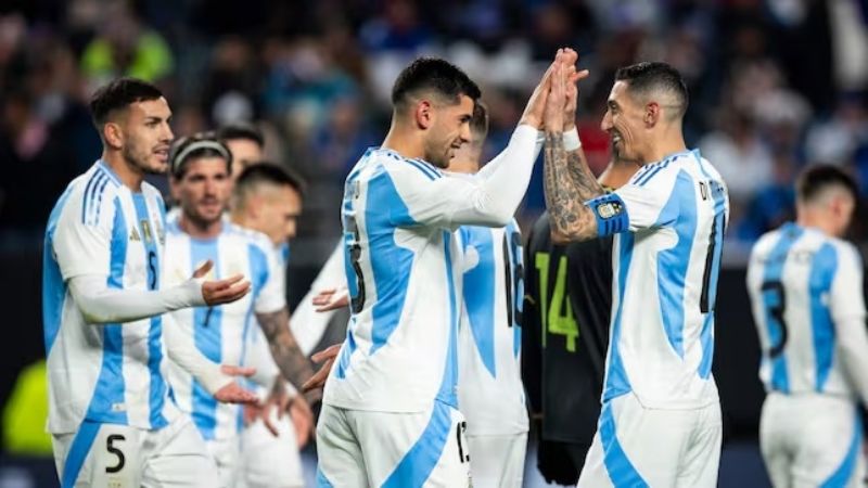 Argentina y una goleada con caras nuevas