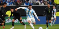 LAUTARO NMARTÍNEZ en el partido de anoche, frente a El Salvador, en Filadelfia, Estados Unidos.