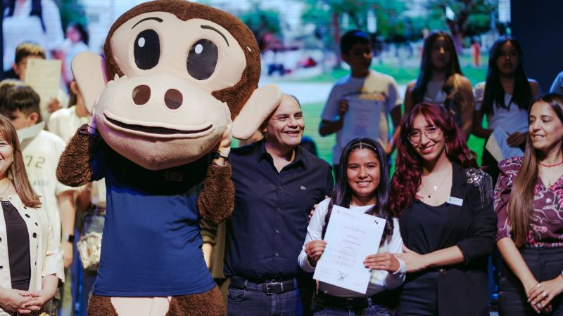 Alumnos del SEM de la Capital recibieron los primeros Certificados de Exámenes Cambridge