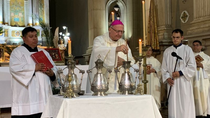 Martes Santo: Misa Crismal y Jornada Sacerdotal