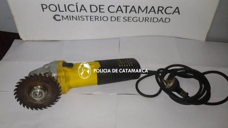 Madre denunció que su hijo le robó una amoladora