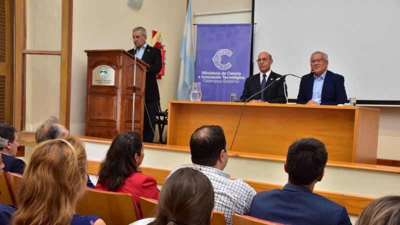 La UNCA y el Gobierno impulsan “hub” de desarrollo científico y tecnológico
