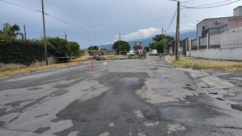 Trabajan en la reparación de asfalto en el Sur de la ciudad
