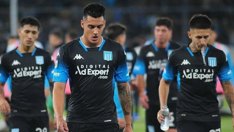 Racing perdió con Sarmiento y volvieron los silbidos