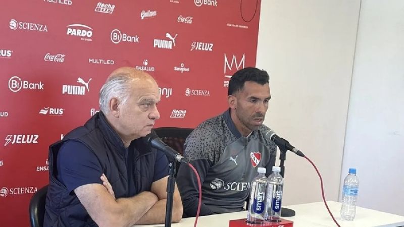 Tevez dejó puntos suspensivos sobre su futuro en el “Rojo”
