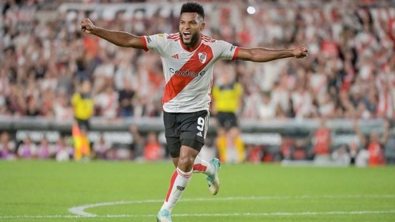 River ganó con 2 goles de Borja y Banfield goleó a Atlético