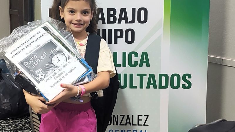 Continúa la entrega de bolsones escolares y fin de temporada de pileta