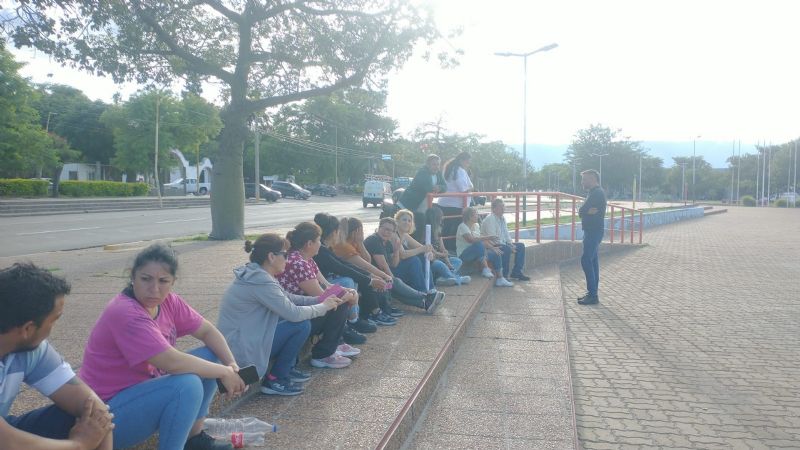 Vecinos de Valle Chico reclaman al IPV frente al CAPE