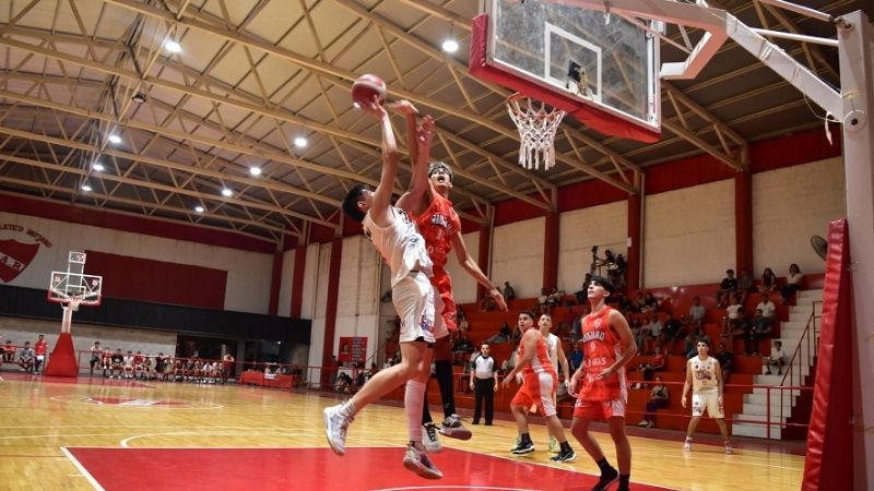 Red Star cayó 87 a 78, de visitante, con Riojano