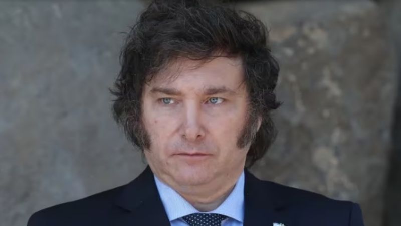 Milei anunció que dará marcha atrás con el aumento de sueldo