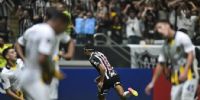 ROSARIO CENTRAL resistió hasta el final, incluso el árbitro le negó la posibilidad de un penal.
