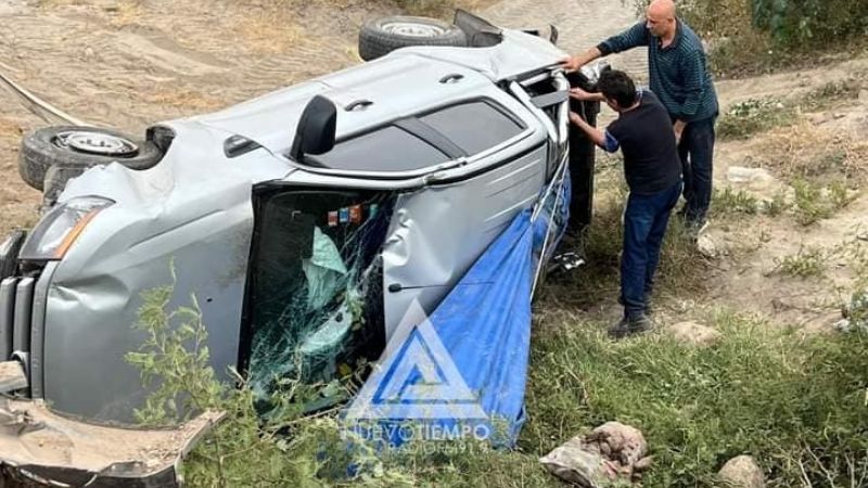 Grave siniestro vial en Saujil: una camioneta cayó al río