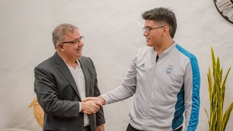 Jalil ecibió al primer deportista de Catamarca en clasificar a un Juego Olímpico