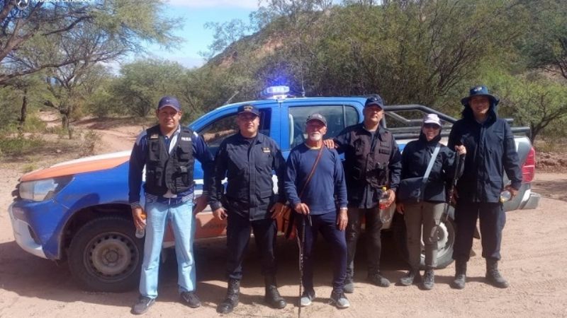 Policías encuentran a dos personas extraviadas en Hualfin