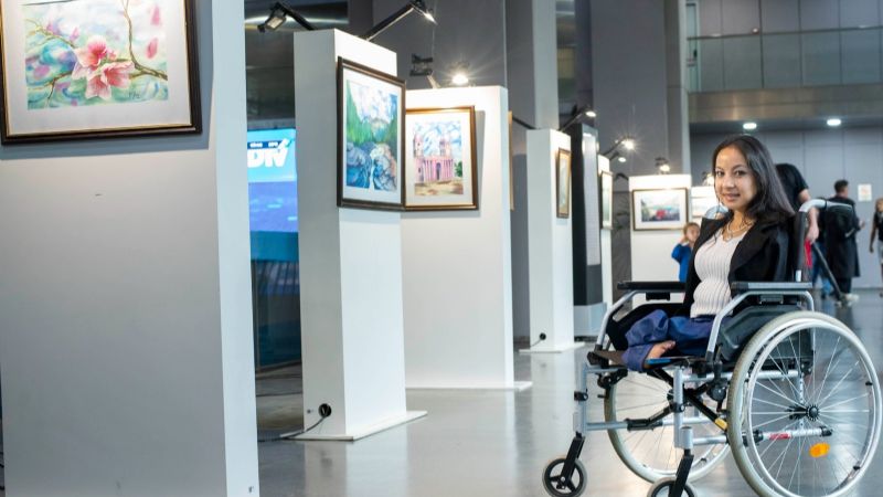 Cerró la muestra “Celeste y su mundo de colores” en el Congreso de la Nación