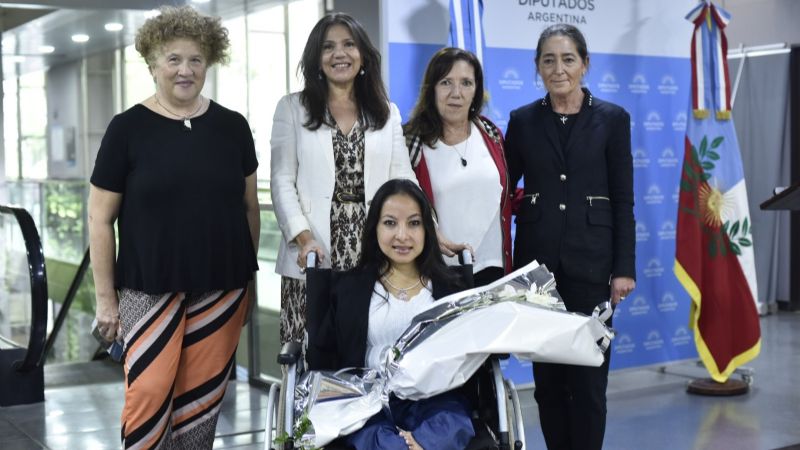 Cerró la muestra “Celeste y su mundo de colores” en el Congreso de la Nación