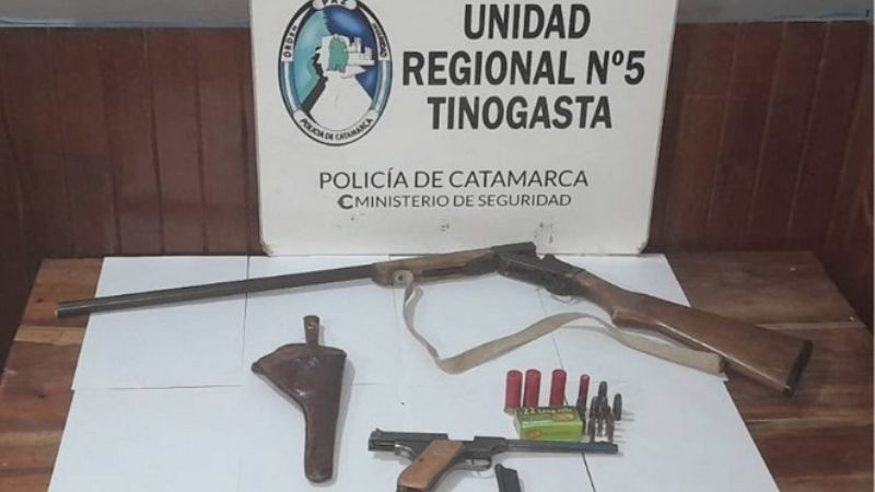Amenazó de muerte a su hermano con un arma de fuego