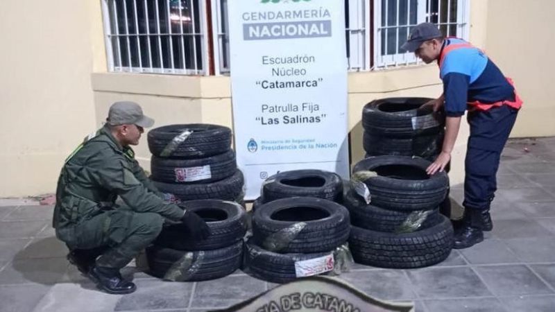 Policías secuestran varias cubiertas